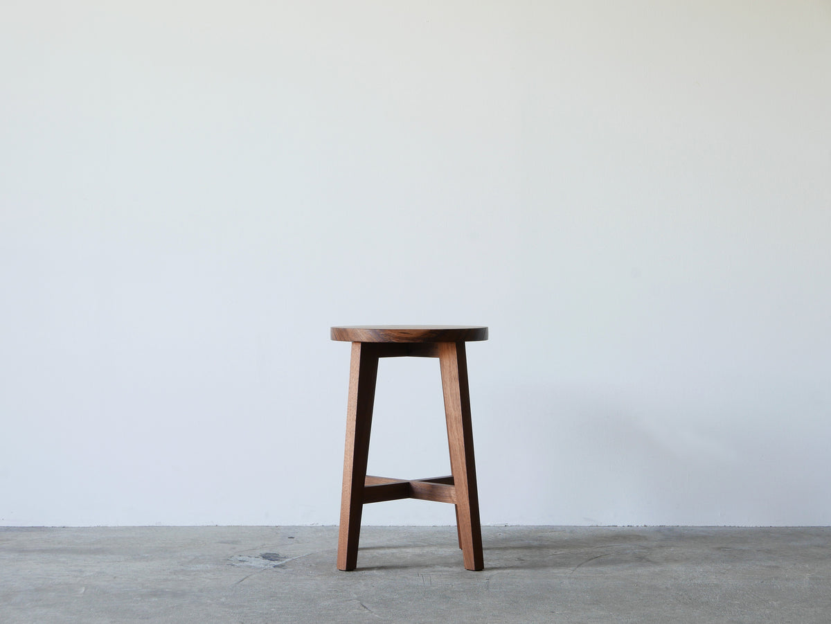 MUKU ten. mini｜「ハシキレ」丸スツール　H44cm　モンキーポッド一枚板〈C〉