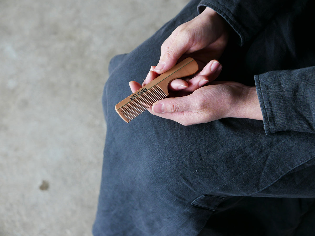 KOST KAMM｜Beard comb with handle　12cm / wide　No.215　天然木　ヘアコーム