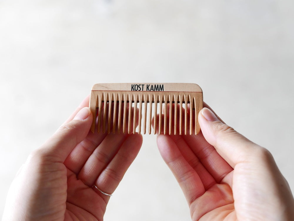 KOST KAMM｜Mini pocket comb　8cm/wide　No.19　天然木　ヘアコーム